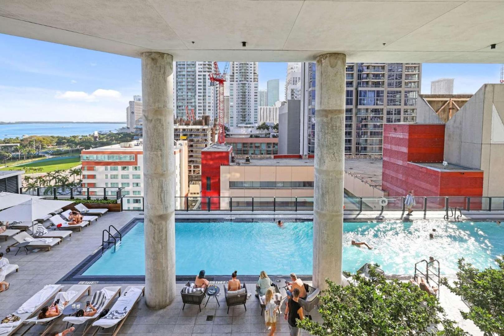 Resort-style Living 1br In Downtown