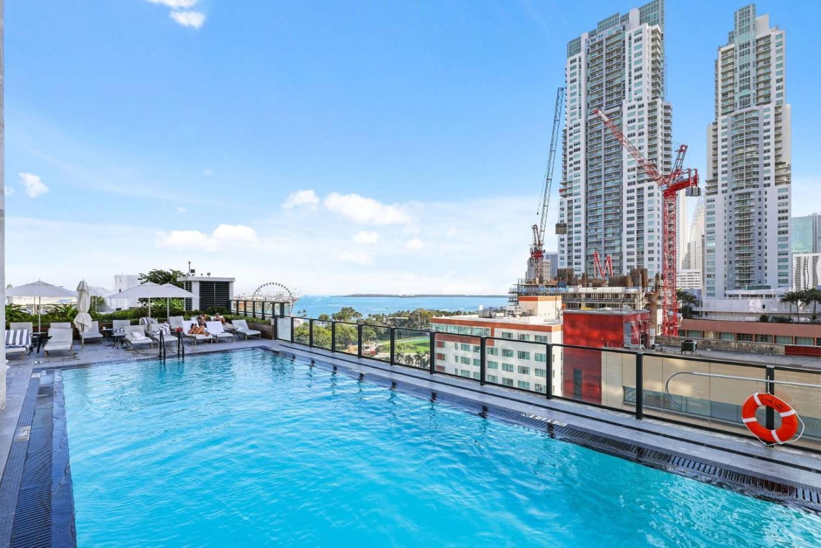 Resort-style Living 1br In Downtown Apartamento